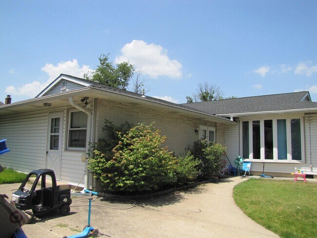 Building Photo - 436 Suffolk Dr