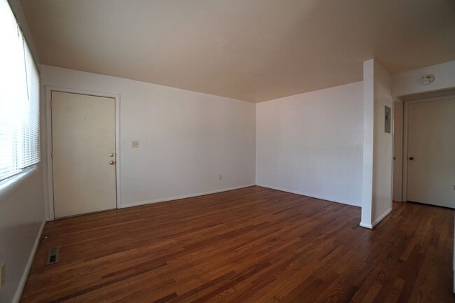 Building Photo - 1912 Cascade Ln