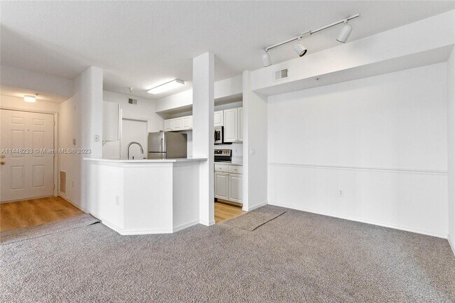 Building Photo - 5554 Metrowest Blvd