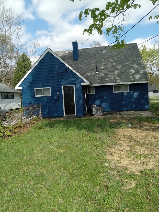 Building Photo - 2347 Brentnell Blvd