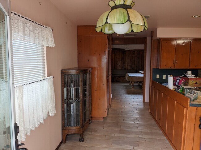 Kitchen Eat-In Area - 1766 Perch St