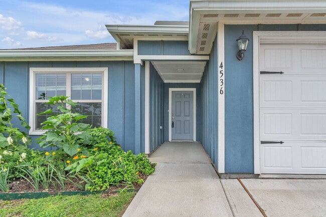 Building Photo - 4536 Skipador Dr