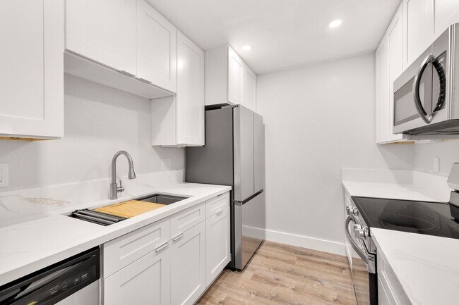Foto del edificio - Fully Renovated 2-Bedroom Condo - Everything is NEW!