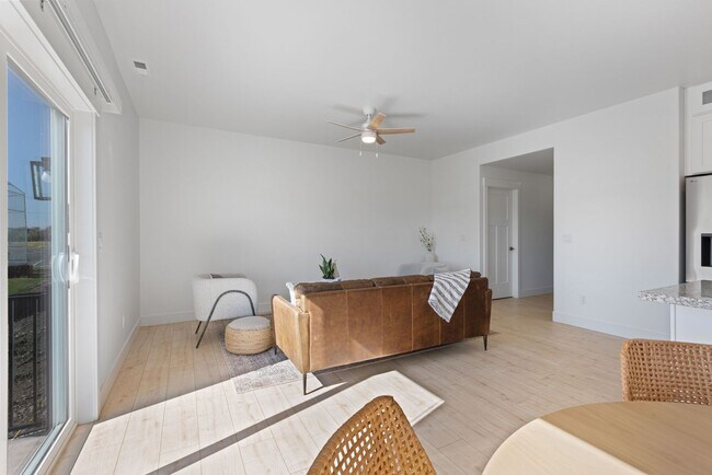 Foto del edificio - $500 off March rent. When you SIGN and MOVE IN, in March!!!!New St. Anthony Townhome with Unfinis...
