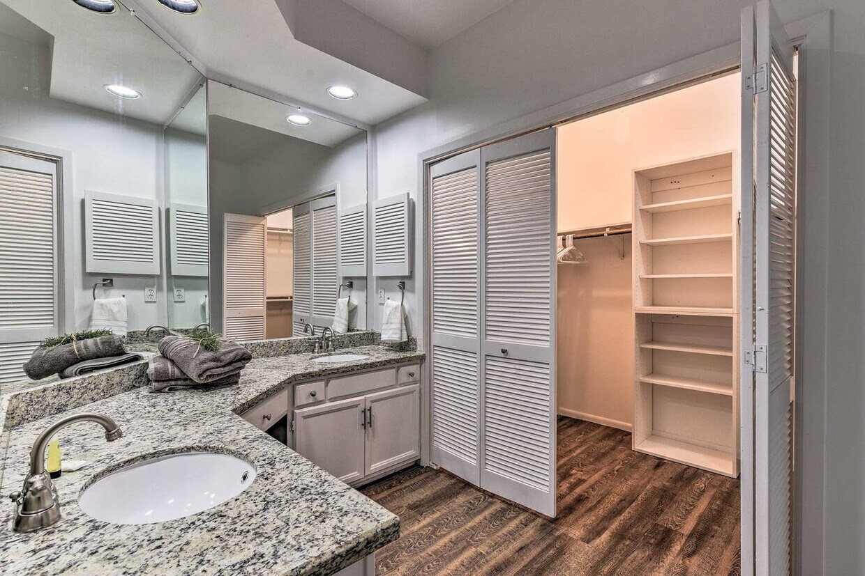 Primary Photo - Lake Front Townhome with resort-like Views!