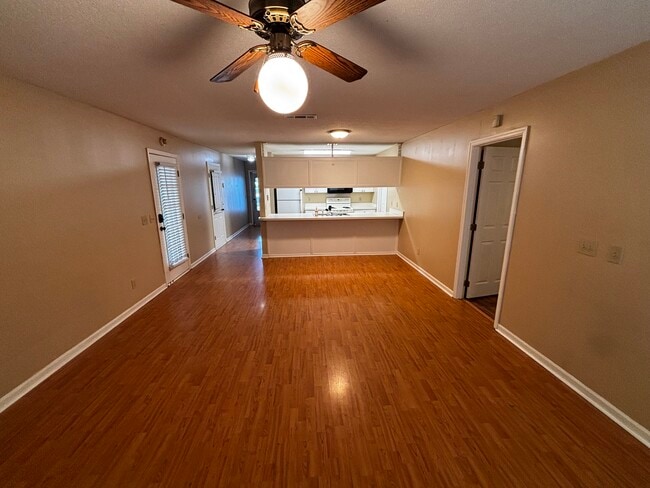 Building Photo - 2108 Hamilton Pl N