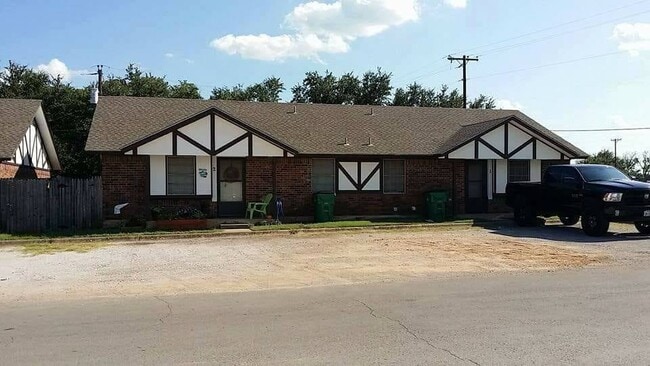 Building Photo - 200 Bonnie Bell Ln