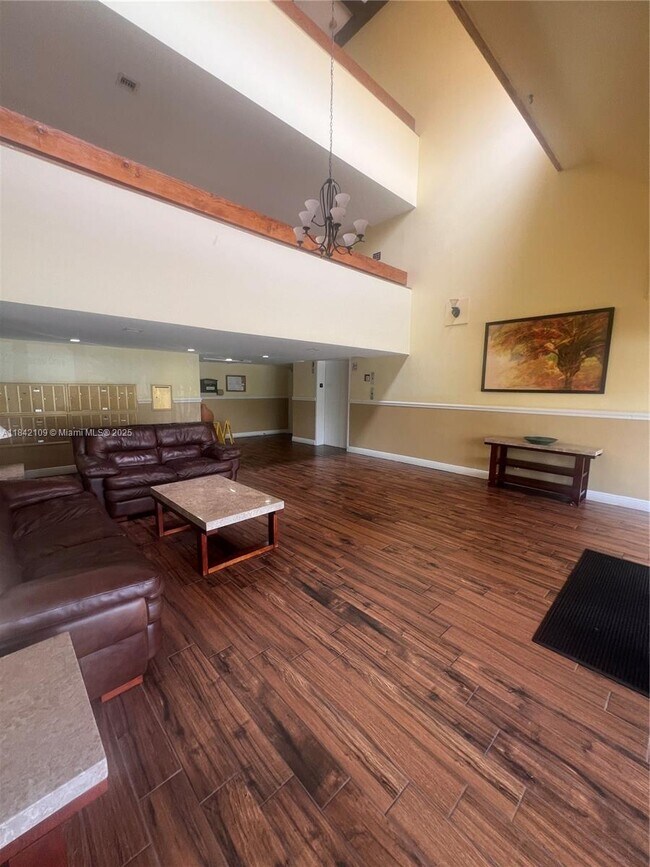 Building Photo - 220 Lakeview Dr