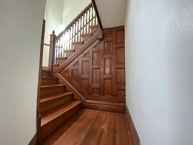 Building Photo - 575 Forest Ave