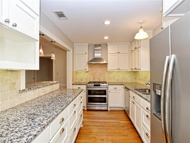Foto del edificio - 3103 Glenview Ave