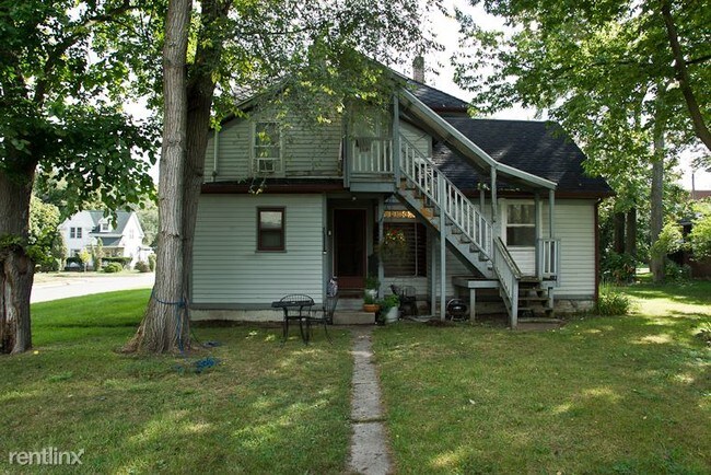 Building Photo - 2 br, 1 bath 4plex - 429 N Adams St Apt #1