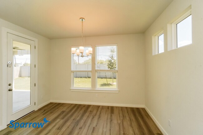 Foto del edificio - 15062 Palm Desert Ct