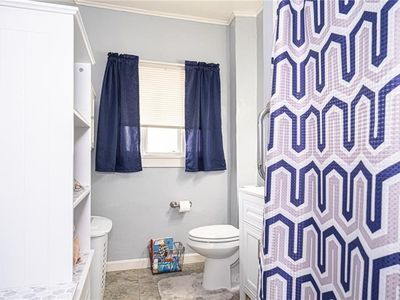 Baño completo - 4740 Juniper St