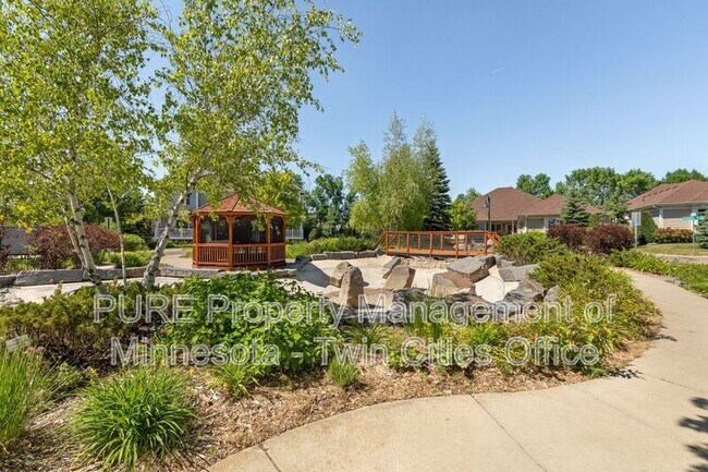Building Photo - 723 Stonebay Dr