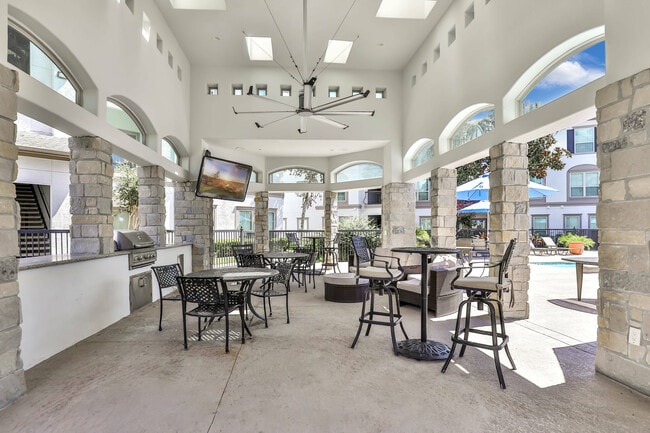 Outdoor Grill & Sitting Area - Sorrento at Tuscan Lakes