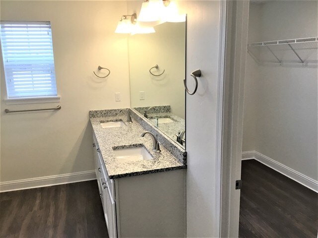 Foto del edificio - 65 S Lancaster Dr