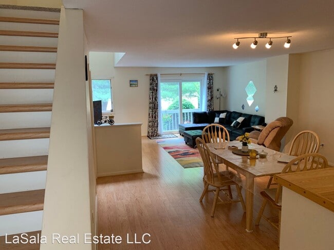 Building Photo - 3 br, 2.5 bath House - 205 Sandstone Drive