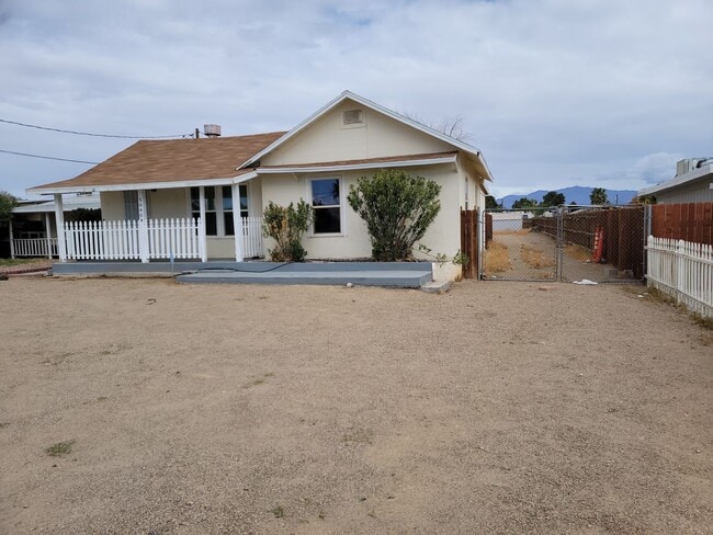 Building Photo - 5040 Smoke Ranch Rd