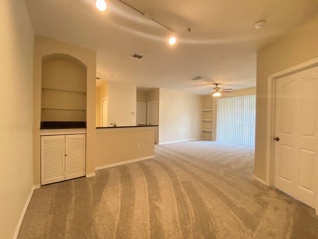 Foto del edificio - Second Floor 2BR/2BA Condo in Visconti in ...