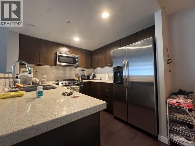 Photo du bâtiment - 8120 Lansdowne Rd