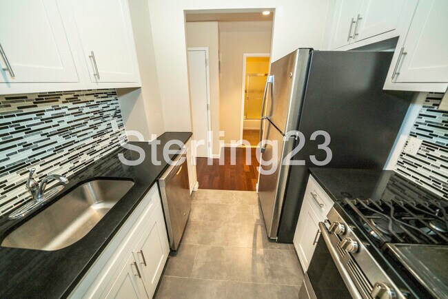 Building Photo - 60 Hinckley Pl