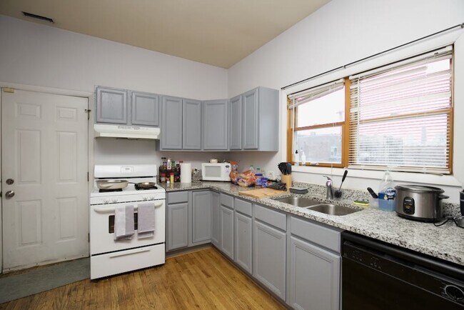 Building Photo - 1340 W Hubbard St