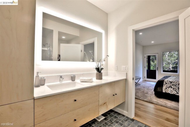 Foto del edificio - 4 br, 2.5 bath House - 114 Evergreen Lane