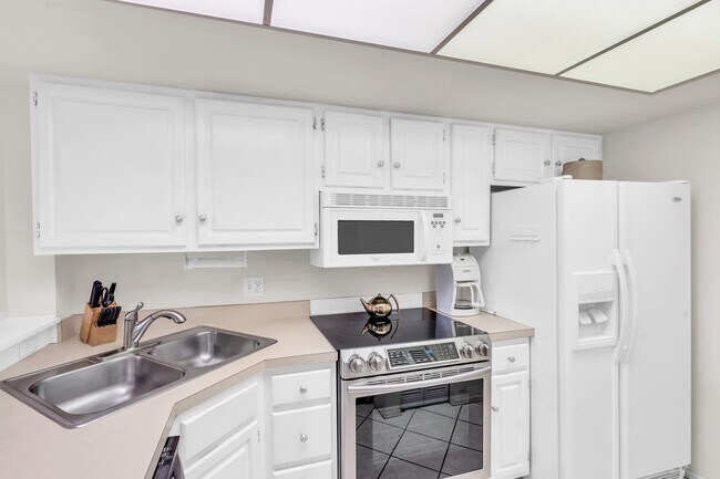 Building Photo - 600 Neapolitan Way