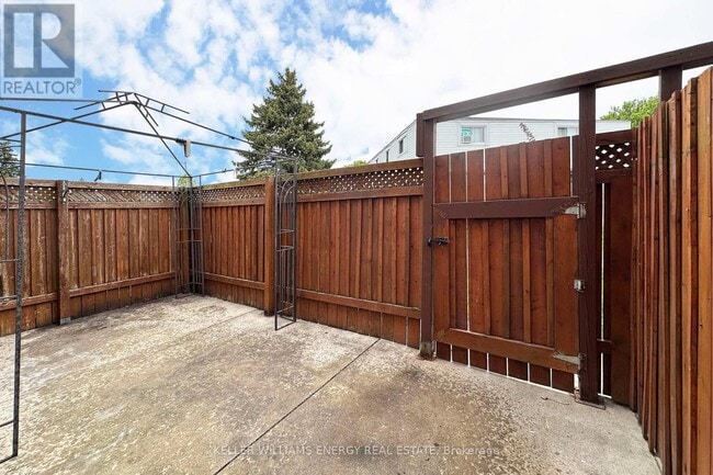 Building Photo - 743-743 Cypress Ave