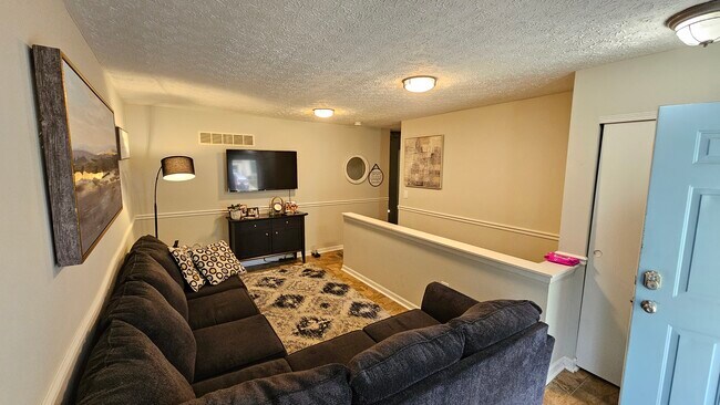 Building Photo - 3960 Forest Edge Dr