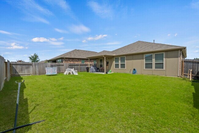 Building Photo - 334 Paso Fino Dr