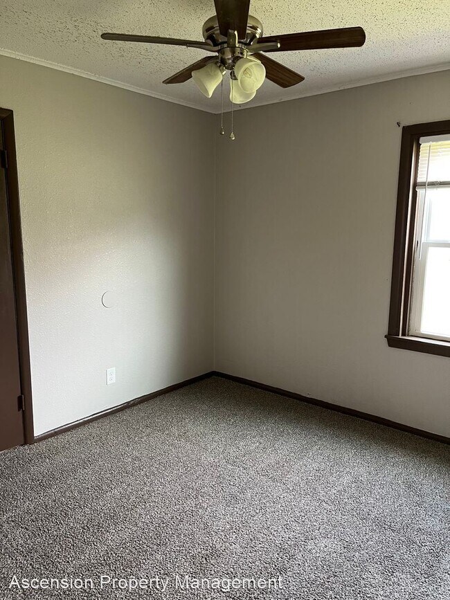 Building Photo - 4 br, 1 bath House - 3215 N Garrison Ave