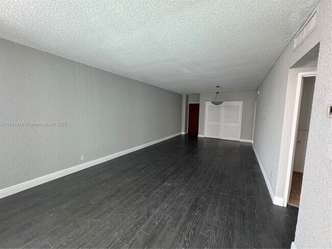 Building Photo - 4001 S Ocean Dr