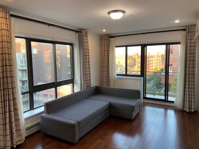 Living room - 9411 65th Rd