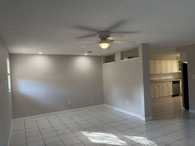 Foto del edificio - Gulfpfort Home With A Bonus Room