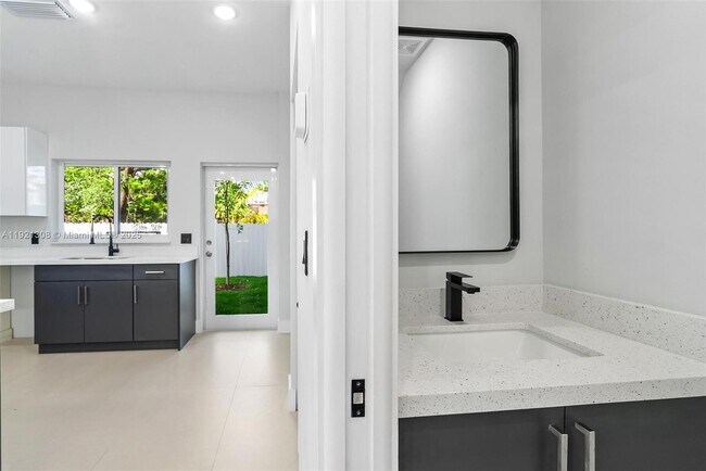 Foto del edificio - 1445 NW 42nd St