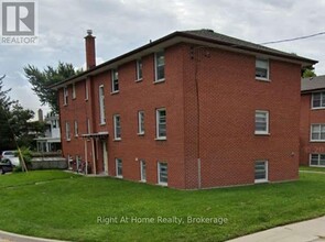 Building Photo - 119 Rossland Rd E