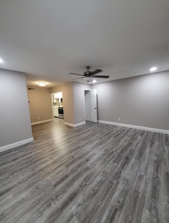 Foto del edificio - 7130 San Mateo Blvd