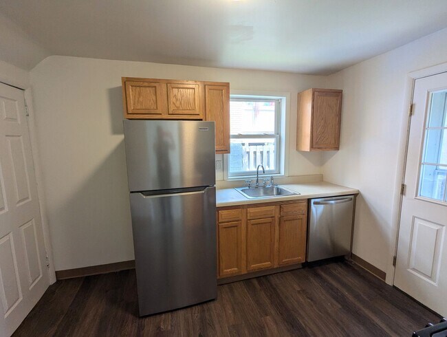 Building Photo - Cozy Single Family Home (Perry Hilltop)