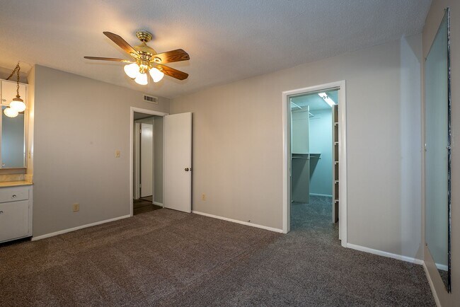 Foto del edificio - Renovated 1 bedroom in desirable midtown T...