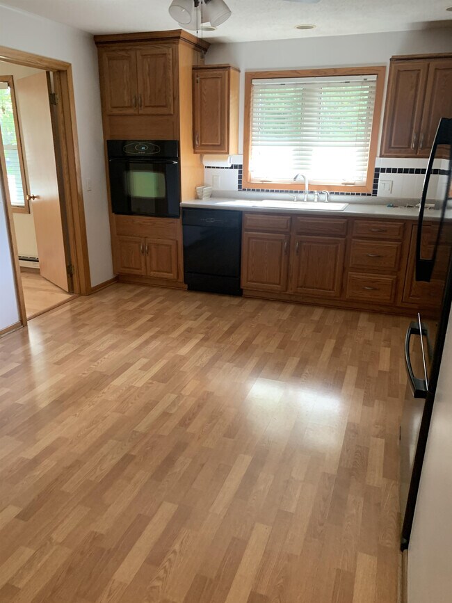 Foto del edificio - 406 Redbird Ave