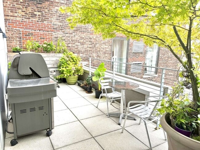 Foto del edificio - 245 W 19th St