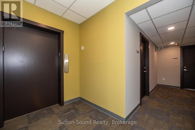 Photo du bâtiment - 920 1st Ave W