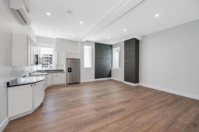 Foto del edificio - 241 W 6th St