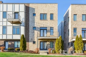 Building Photo - 1208 Hillwood Private Cove