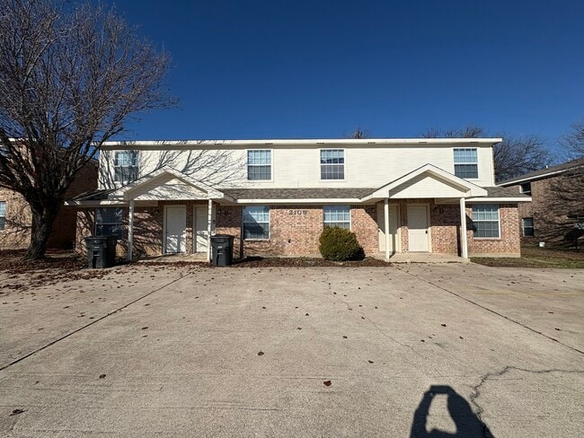 Building Photo - 2109 Jennifer Dr