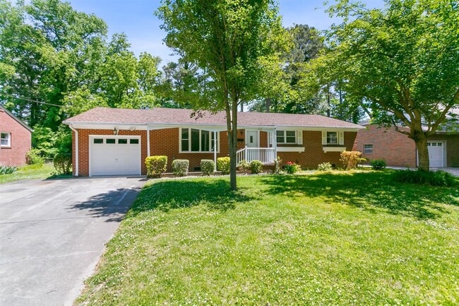 BRIGHT AND COMFORTABLE RANCHER IN THE CITY OF WILLIAMSBURG! - BRIGHT AND COMFORTABLE RANCHER IN THE CITY OF WILLIAMSBURG! House