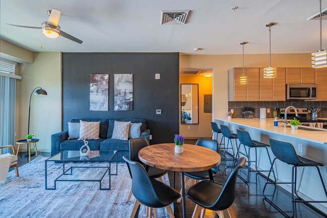 Building Photo - 295 E Roosevelt St