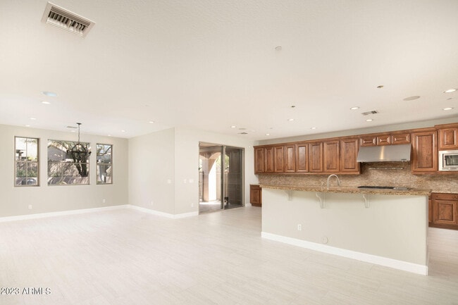 Building Photo - 9818 E Edgestone Dr