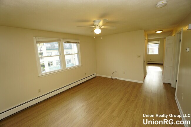 Building Photo - 17 Christina Cir